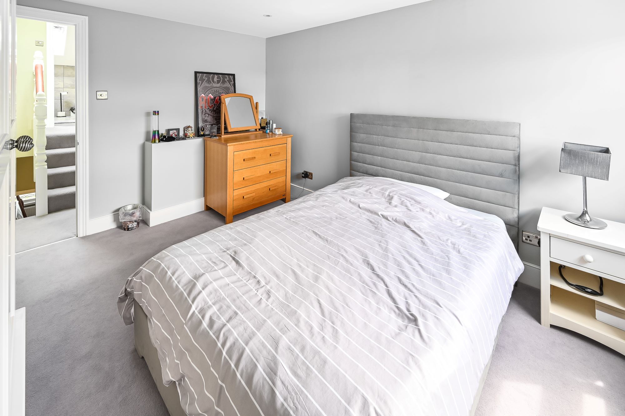 Bright modern loft conversion bedroom annexe in the area of Barnet North London