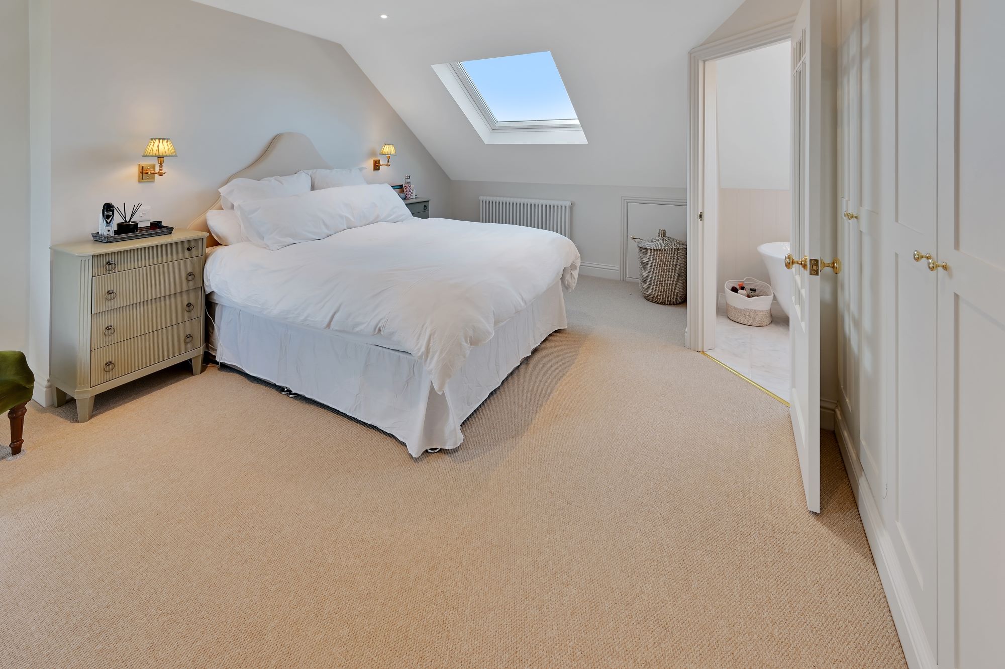 Double loft bedroom with a rooflight, fitted wardrobes and an adjoining en suite in a Winchmore Hill N21 home